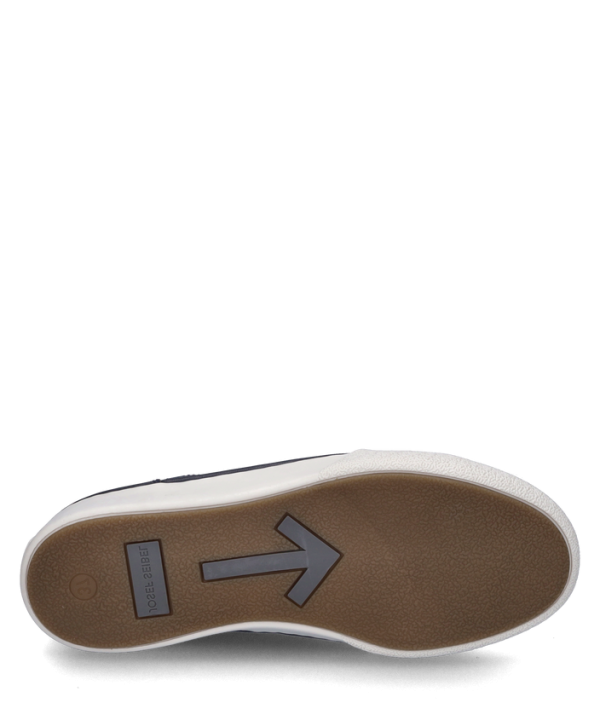 Claire 01 - Image 6