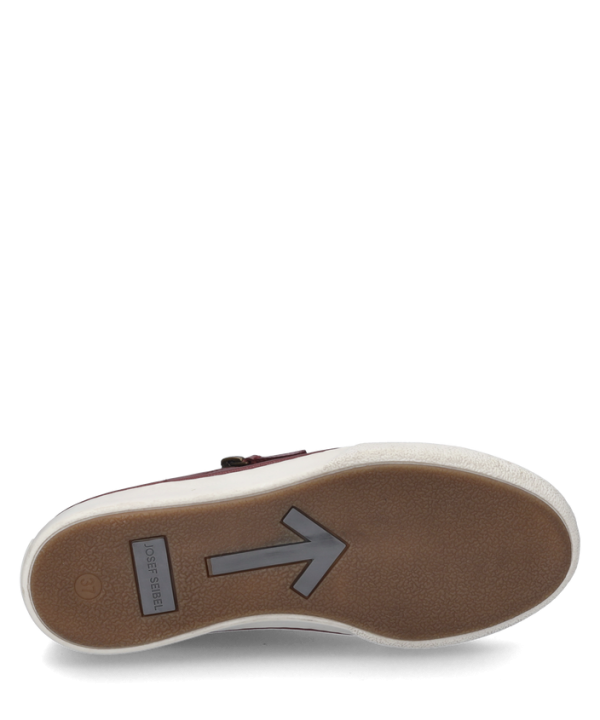 Claire 13 - Image 6