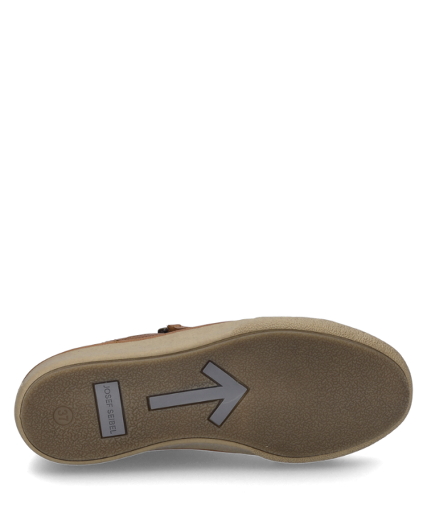 Claire 13 - Image 6